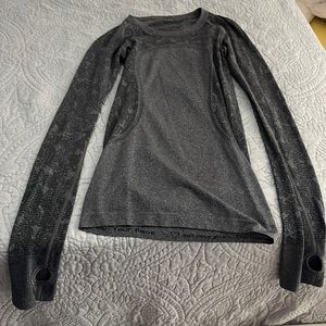 Lululemon Switfly Tech Long Sleeve Hip Length Grey Patterned